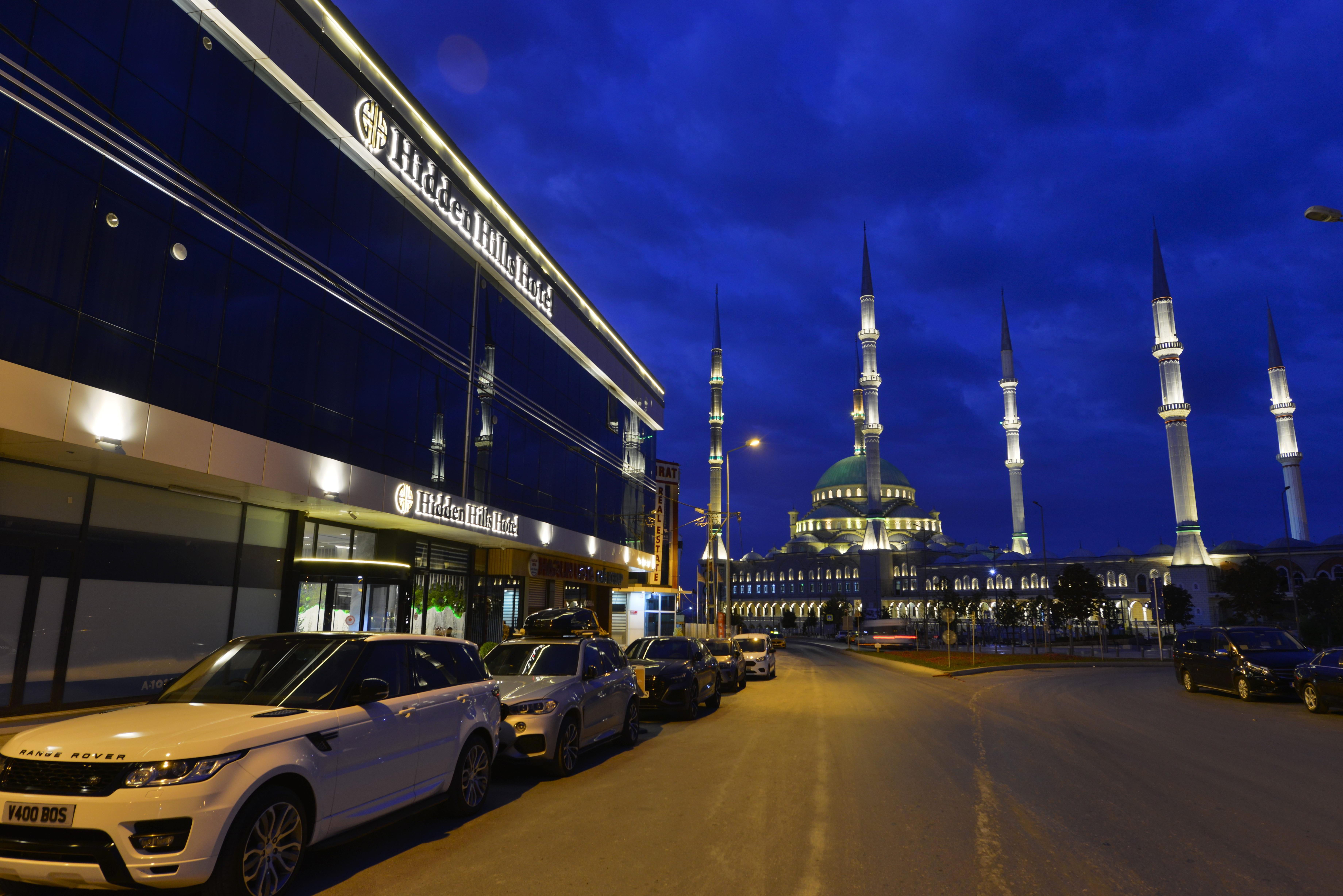 Best Western Premier Hidden Hills Hotel Istanbul Eksteriør bilde The mall at night